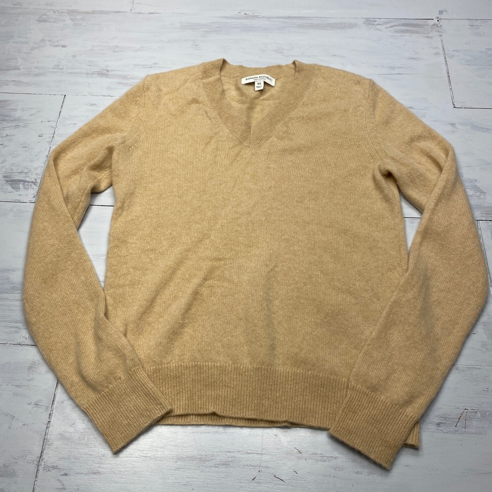 Banana Republic Cashmere V-Neck Sweater Womens XS Tan Camel Long Sleeve Soft